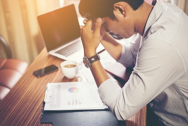 【朗報】つむじはげでお辞儀ができない人へ！原因と対策徹底解説！